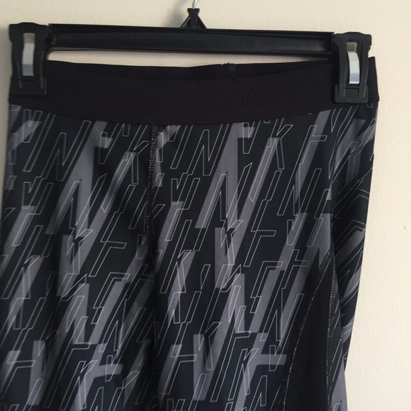 NIKE Graphic Print Grey Black HyperCool Leggings - Picture 3 of 11